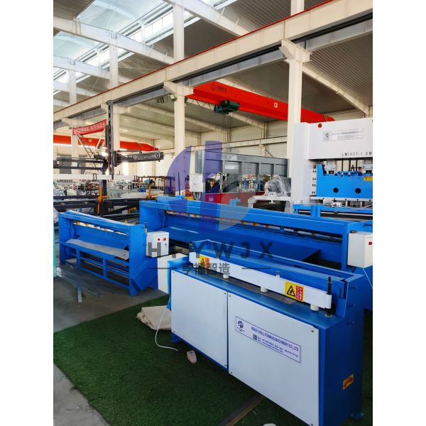 Electric metal shearing machine side view