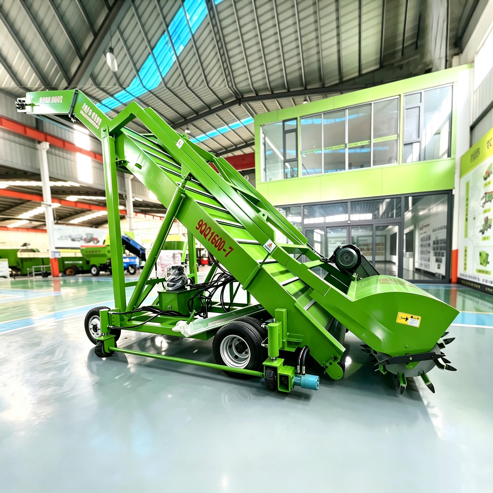 Self Propelled Silage Loader Digger Cattle Sheep Feeding Equipment Adjustable