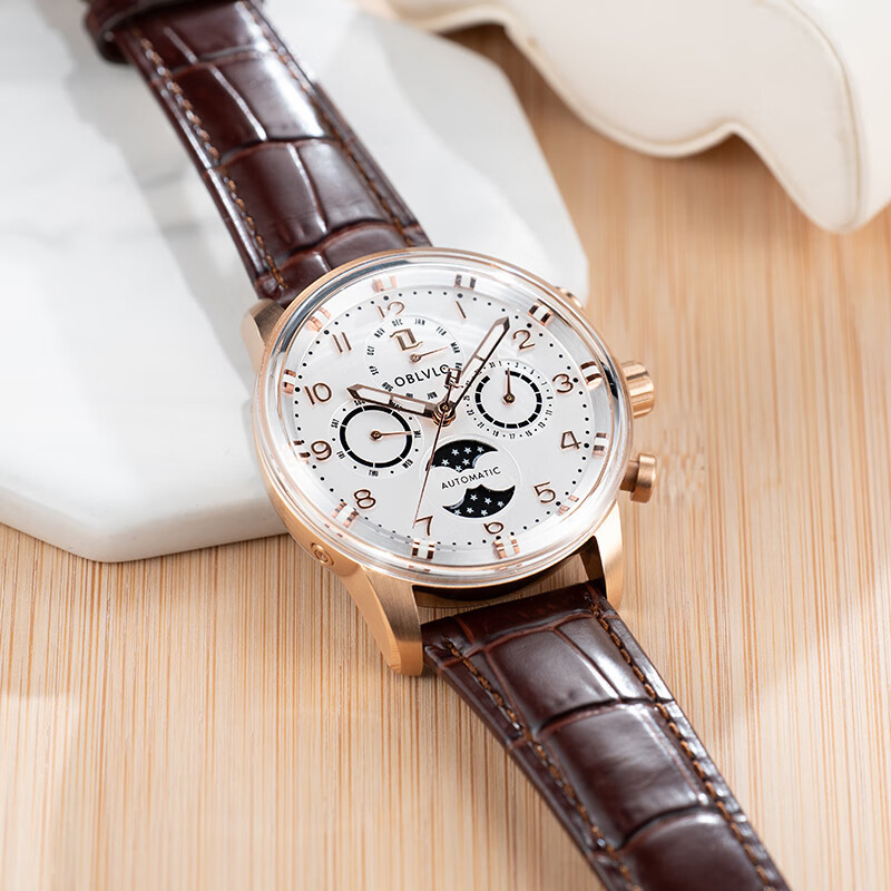 Professional Traditional Business Wrist Watch Featuring Date Display Function and Scratch Resistant Mineral Glass for Daily Wear
