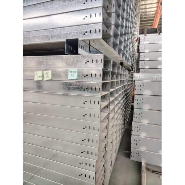 Corrosion Resistant Hot Dip Galvanized Cable Tray Custom Sizes Indoor Outdoor Trough Tray Ladder Types