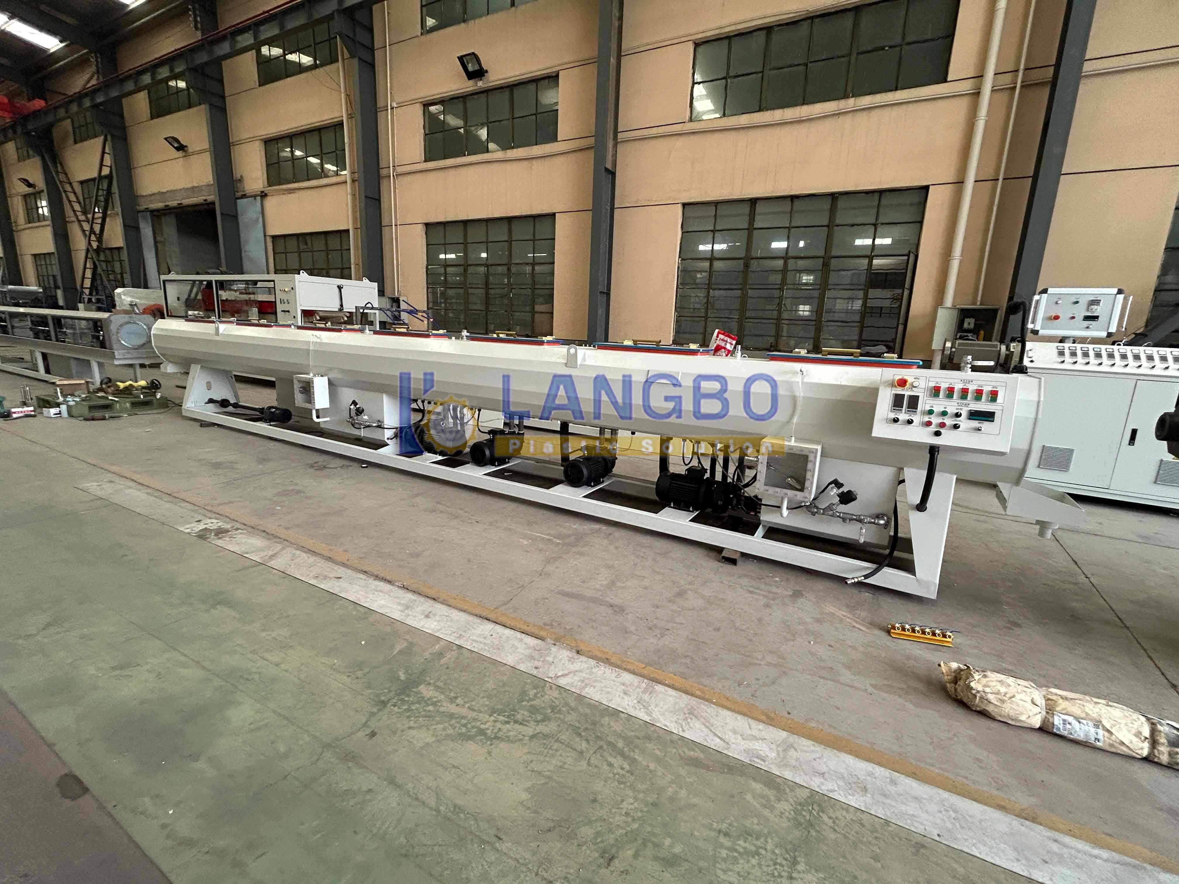 PE Pipe Extrusion Line with 315mm - 630mm Pipe Diameter Range Featuring Single-Screw Extruder and Integrated Gearbox