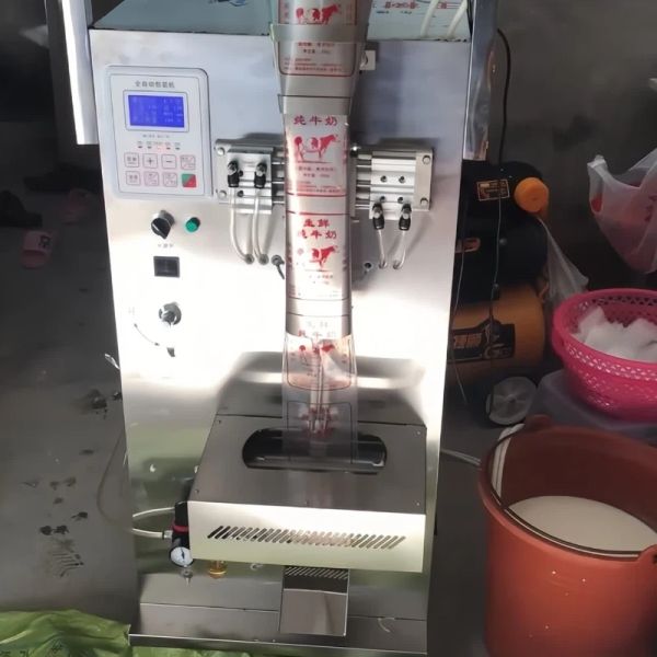 20cm Film Width Pneumatic Packing Machine Back Sealing Liquid Packaging Machines 500W