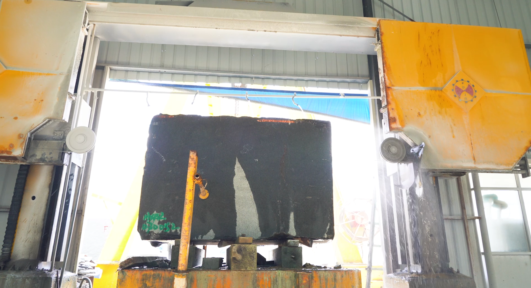 PLC Control High Efficiency Block Dressing Machine with 360° Rotating Worktable for Marble Granite