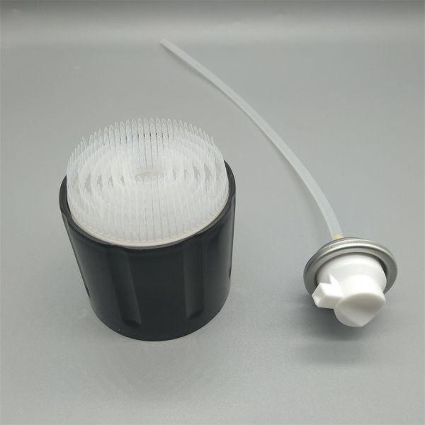 Foam cleaner valve assembly