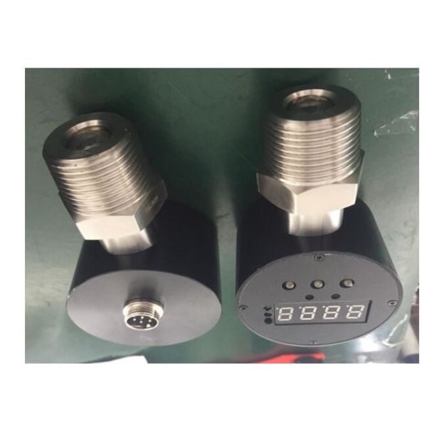 HPC-100 Digital pressure gauge with flush diaphragm pressure port