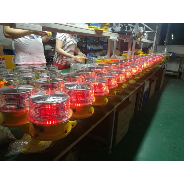 OB Solar Powered LED Aviation Obstruction Light With Photocell PC Material