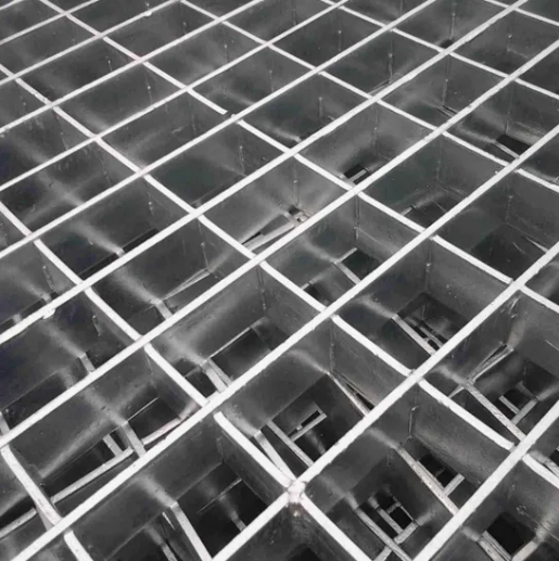 Rust-Proof Galvanized Steel Grating Platform with Serrated Non-Slip Surface for Industrial Walkways