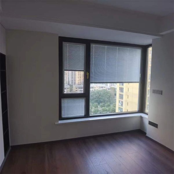 Building Insulated Glazing System Vertical Opening Mineral Blinds for Privacy Control