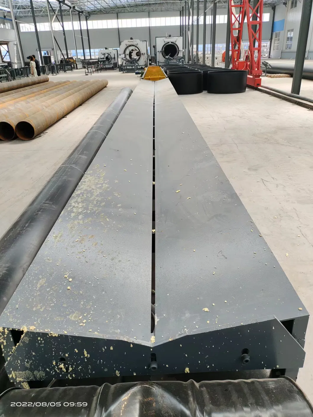 Automated Steel Tube Drag Chain Conveyor for Pre-Insulated Pipe Assembly with PE Pipes