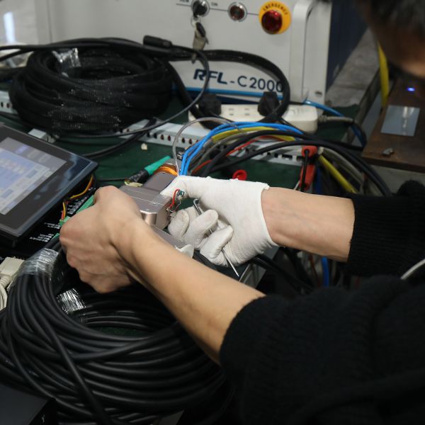 YAG Negative Feedback Welder with Independently Developed PID Power Feedback Technology