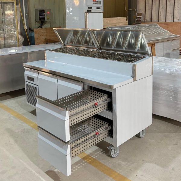 Hotel Kitchen Sandwich Salad Prep Table Refrigerator Pizza Prep Table