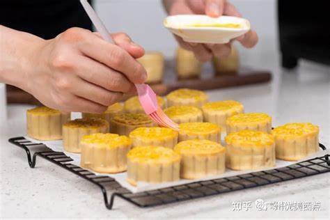 Stainless Steel Accessory Machine 5-8 Tray Automatic Egg Brushing Machine
