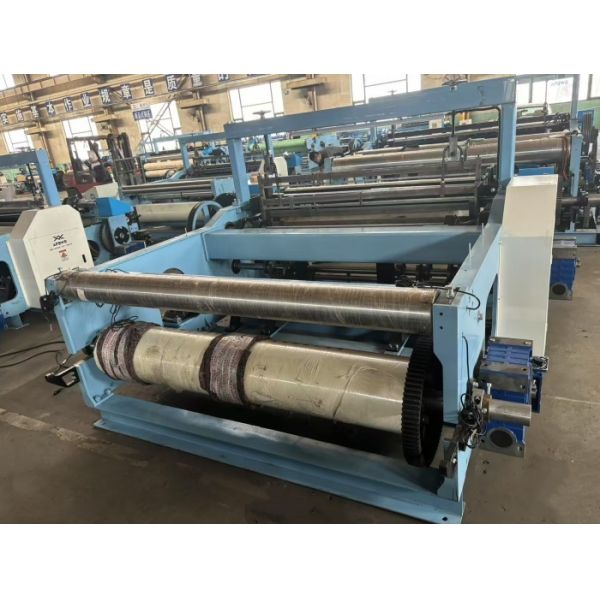 BWR wire mesh braiding machine is a dedicated fully automatic CNC warping machine that runs smoothly, is highly efficient, and is easy to operate.
