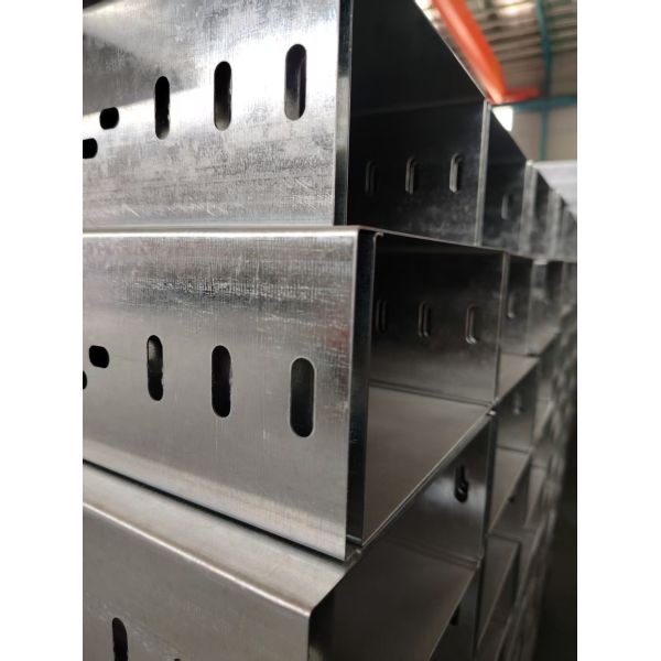 Corrosion Resistant Hot Dip Galvanized Cable Tray Custom Sizes Indoor Outdoor Trough Tray Ladder Types
