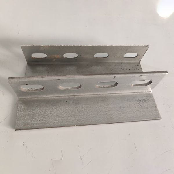 Construction Punched Angle Iron Hot Rolled Cold Rolled Durable