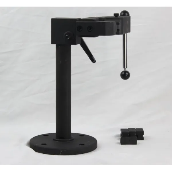 Close-up view of injector support tool construction