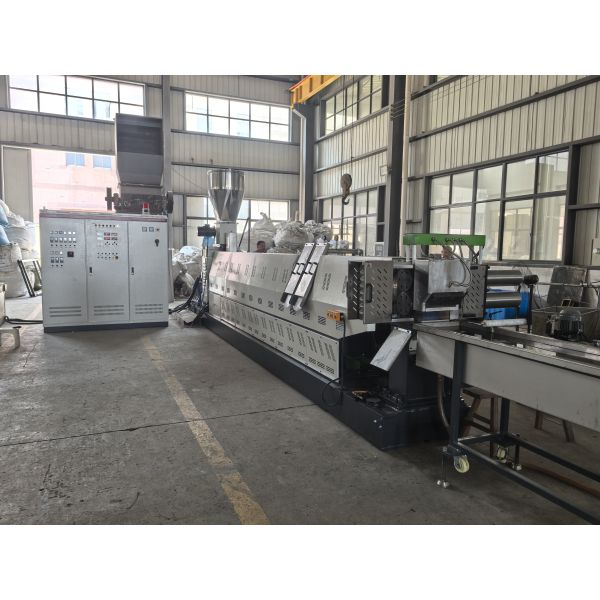 Revolutionary Eelctrical Panel HDPE Flakes / Rigid Materials Recycling and Granulation Machine with Force Cooling