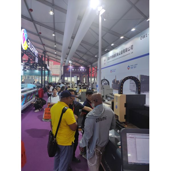 300W CO2 Laser Cutting Machine Automatic CNC Wood Crystal Non Metallic Precision Processing