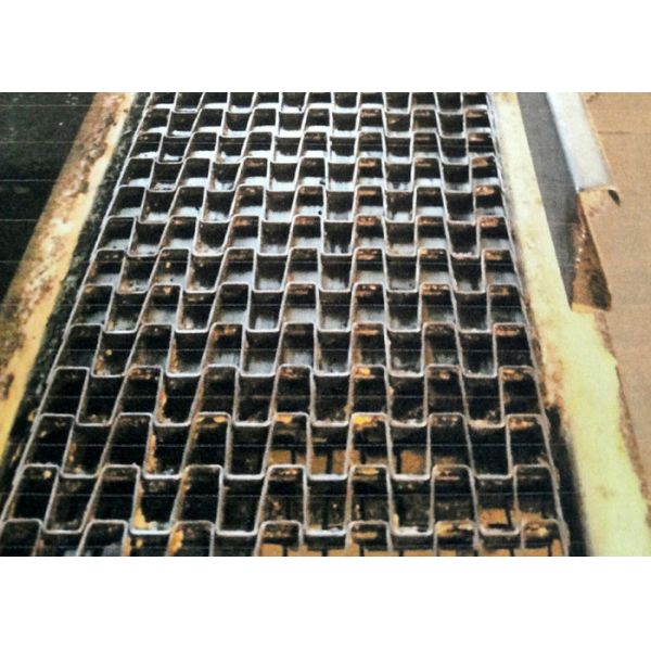 Galvanized Iron Flat Wire Belt , Honeycomb Belt For Discharging Tower