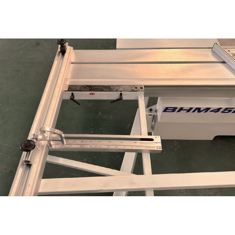 Crosscut fence at 45° angle