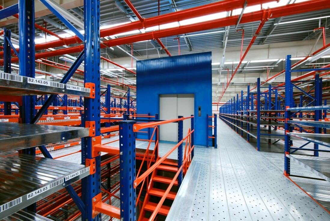 Heavy duty steel platform system in operation