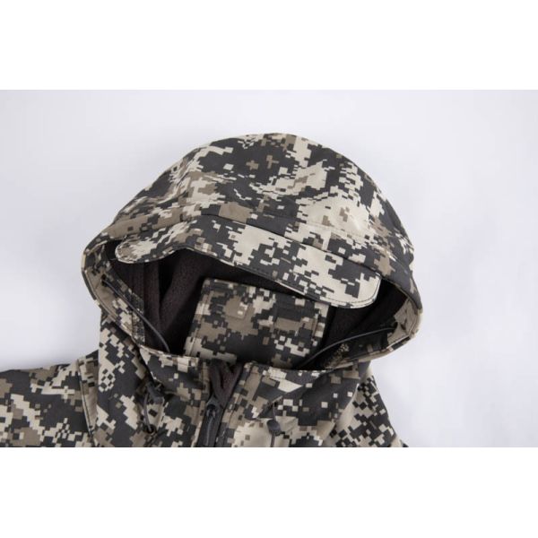 Fleece Lined Camouflage Hunting Jacket with Adjustable Hem and Multi Zip Pockets for Outdoor Tactical Wear